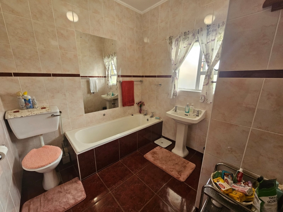 4 Bedroom Property for Sale in Berea Eastern Cape